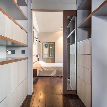 La Loge De Mer, Urbain بيربينيو