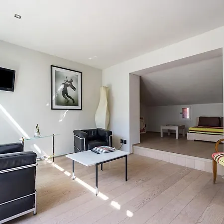 La Loge De Mer, Urbain