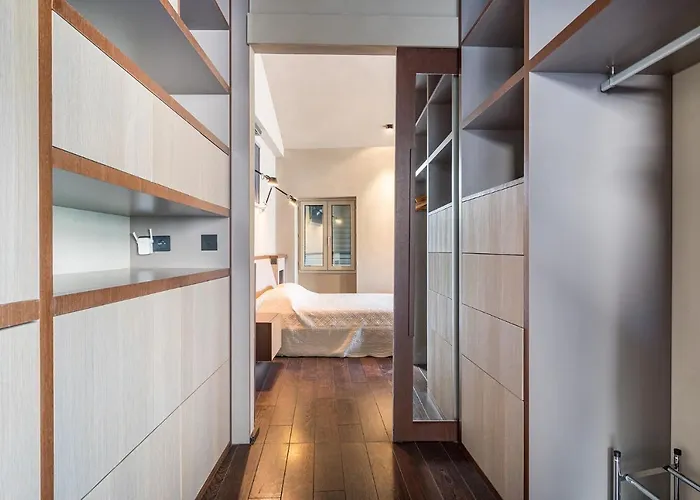 La Loge De Mer, Urbain بيربينيو